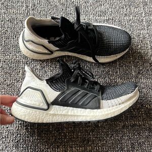 Womens size 6 adidas ultra boost shoes